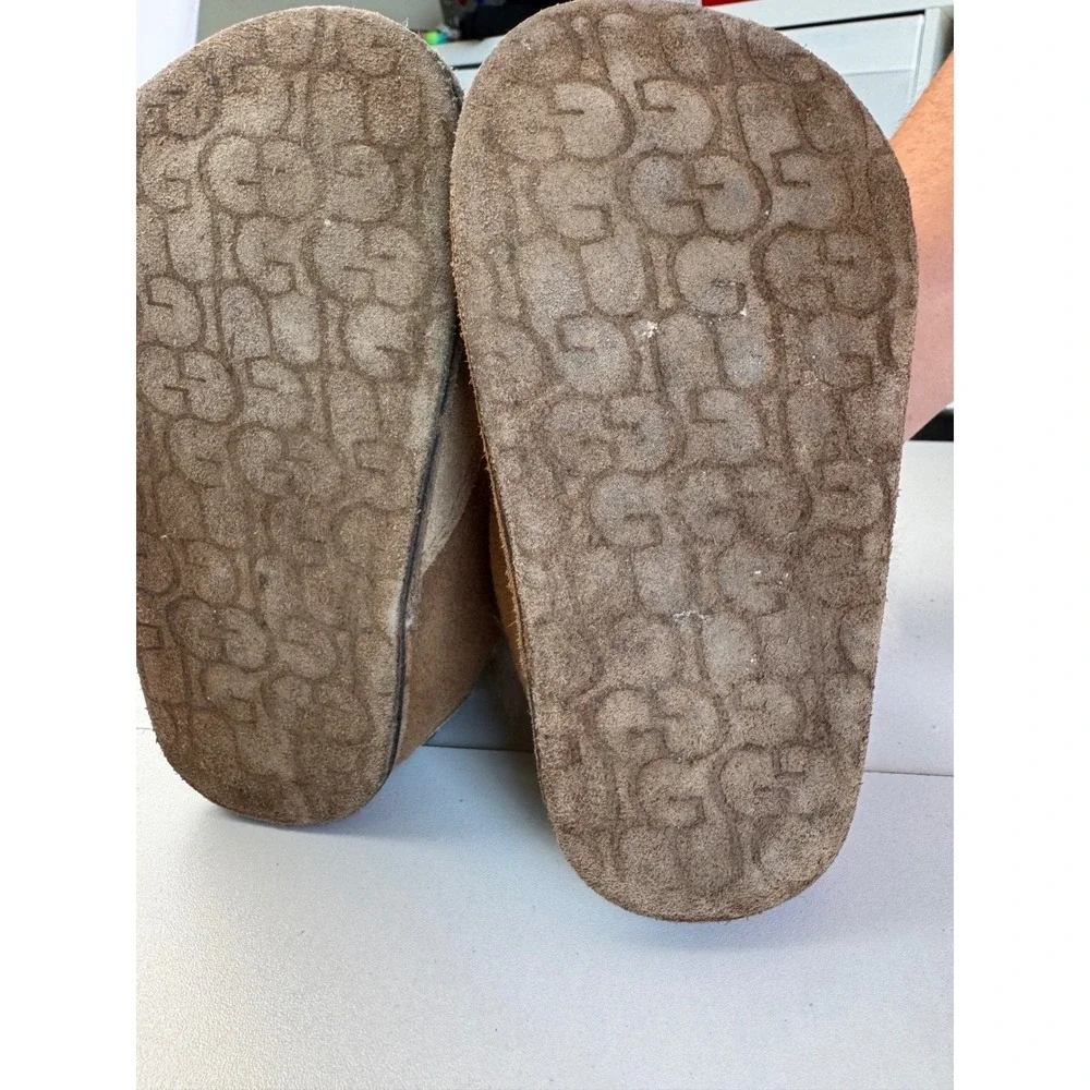 UGG Australia Shearling Suede Sheepskin Fur Lined Baby Moccasins M‎